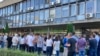 Protest pred zgradom Opštine Novi Beograd, Srbija, 4. jun 2024. 