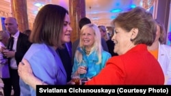 Сьвятлана Ціханоўская і сэнатарка Кангрэсу ЗША Джын Шагін