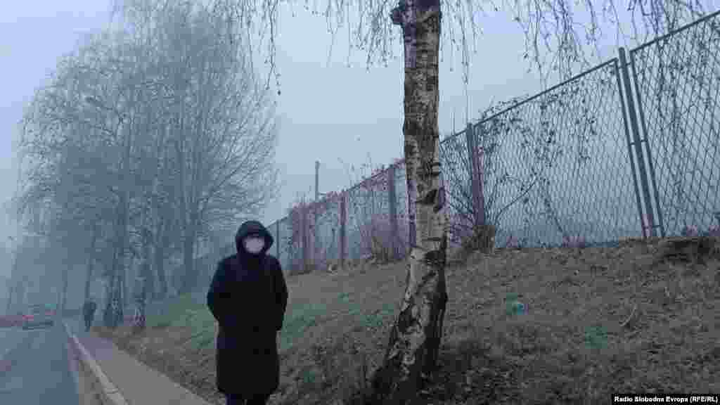 Neki od građana Sarajeva su 20. decembra koristili maske na otvorenom.