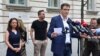 Karácsony Gergely az NVI épülete előtt 2024. június 14-én