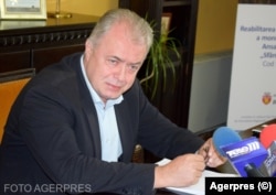 Cătălin Flutur este vărul lui Gheorghe Flutur. Candidează la Primăria Botoșani.