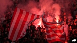 Navijači fudbalskog kluba Crvena zvezda na prijateljskoj utakmici s Fjorentinom, 26. jul 2023.