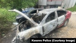 Izgorela vozila u Severnoj Mitrovici, 1. jun 2024.