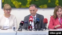 Прес - конференција за вакцинација против ХПВ вирусот, Скопје, 15.04.2024 година
Маја Мојсова, заменик-министерка за здравство, Илир Демири, министер за здравство и Александра Грозданова, национална координаторка за имунизација