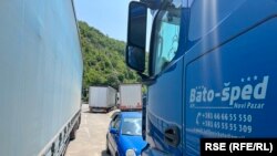 Илустрација, камиони блокираат граничен премин меѓу Србија и Косово