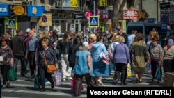 По словам представителя профсоюзов, неравенство зарплат встречается даже в сферах, где 80% сотрудников – женщины.
