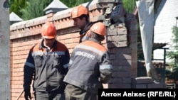 Комунальники відновлюють газопостачання та електроживлення після влучання ракети в Харкові, архівне фото