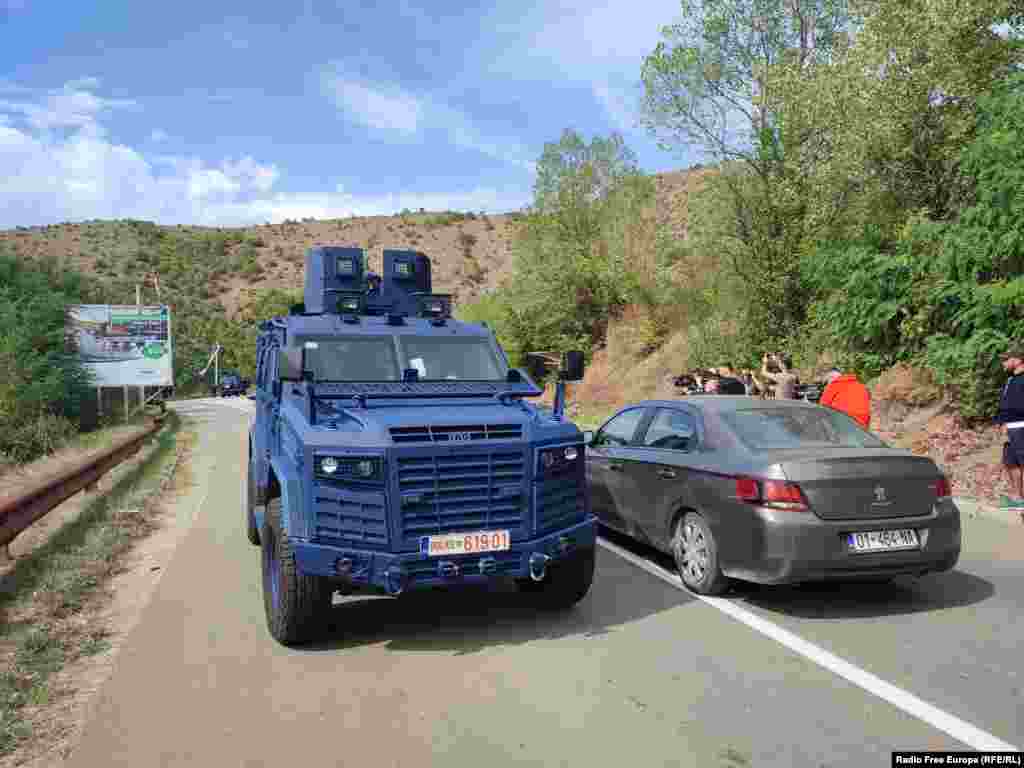 Vozilo Kosovske policije na putu kod Banjske.