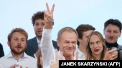 Chiar dacă partidul Lege și Justiție a câștigat mai multe voturi, Coaliția Civică are mai multe șanse de a forma o coaliție. Lege și Justiție a fost la putere în Polonia din 2015 și s-a opus drepturilor LGBTQ+, dreptului la avort și a subminat independența justiției. 