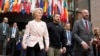 Ursula von der Leyen, az Európai Bizottság elnöke, Volodimir Zelenszkij ukrán elnök és Charles Michel, az Európai Tanács elnöke Brüsszelben 2023. február 9-én