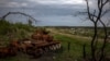 Згорілий російський танк біля Богородичного на Донеччині, архівне фото