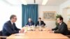 Presidenti i Serbisë, Aleksandar Vuçiq, përballë kryeministrit të Kosovës, Albin Kurti, në bisedimet e ndërmjetësuara nga dy zyrtarët e lartë të Bashkimit Evropian, Josep Borrell dhe Mirosllav Lajçak, më 14 shtator 2023, në Bruksel.