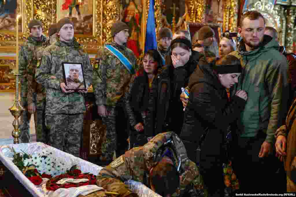 Молодший сержант, 38-річний Денис Дайнеко із позивним «Борзий», був родом із Коропської громади на Чернігівщині. Пішов захищати Україну у 2022 році. Був мінометником 67-ої ОМБр..