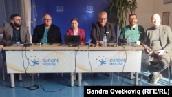 Predstavnici civilnog društva (sa leva na desno): Ivan Nikolić, Aleksandar Rapajić, Jovana Radosavljević, Vladan Trifić, Darko Dimitrijević i Miodrag Milićević, Priština, 8. februara 2024.