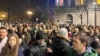 Demonstruesit para selisë së Komisionit Republikan Zgjedhor në Beograd, Serbi, 18 dhjetor 2023.