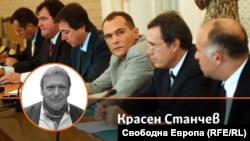 Красен Станчев. На фона е снимка от среща в парламента, на която присъстват Илия Павлов, Емил Кюлев, Васил Божков и др. Колаж