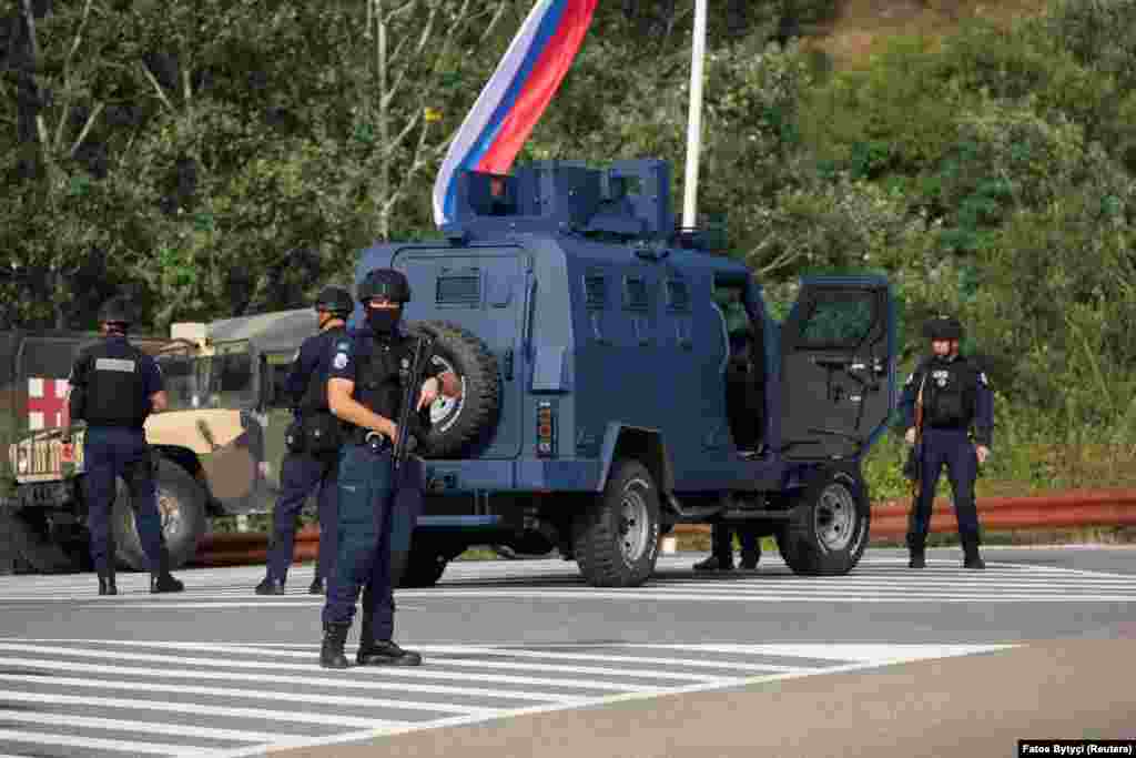 Policajci u Joševiku.