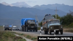 Cars of refugees from Nagorno-Karabakh pass through the Armenian village of Kornidzor late last month.