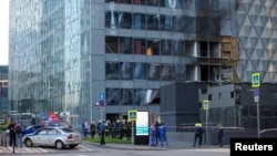 Щети по сграда в Москва след предполагаемата атака с дронове