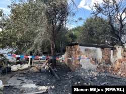 Një shirit policie në vendin ku ndodhi zjarri.