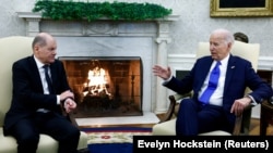 Президент США Джо Байден зустрічається з канцлером Німеччини Олафом Шольцем в Овальному кабінеті Білого дому у Вашингтоні, 9 лютого 2024 року 