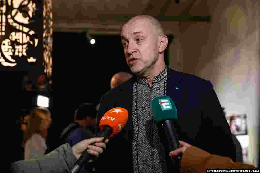 Виконавчий продюсер проєкту Крим.Реалії Володимир Притула дає інтерв'ю українським телеканалам