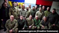Претседателот на Украина Володимир Зеленски на состанок со воениот персонал во регионот Херсон, 23 март 2023 година