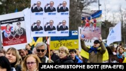 Архивска фотографија, Протести во Швајцарија против учество на руски и белоруски алтетичари на Олимписките игри во 2024 година поради неиспровоцираната руска инвазија врз Украина.