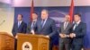 Milorad Dodik, predsjednik RS, predstavlja potpisani dokument o imovini, Banjaluka, 24. april 2023. godine. 