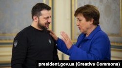 Претседателот на Украина Володимир Зеленски и директорката на Меѓународниот монетарен фонд (ММФ) Кристалина Георгиева. Киев, 20 февруари 2023 година.