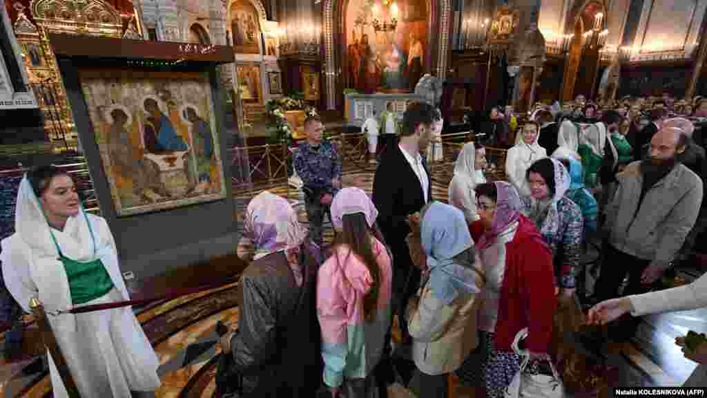 Patriarhul Kirill, care a sprijinit în mod deschis invazia rusă în Ucraina, a declarat că a făcut o cerere doar pentru ca biserica să împrumute icoana Sfintei Treimi pentru două săptămâni. În schimb, Putin a promis că lucrarea de artă va fi dăruită bisericii pe vecie.
