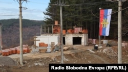 Gradilište na oko 25 kilometara od Srebrenice, uz regionalni put koji vodi do Skelana na istoku Bosne i Hercegovine uz granicu sa Srbijom. 11. mart 2024.