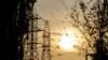 Autoritățile îndeamnă populația să folosească rațional energia electrică. Capacitatea de import din UE, insuficientă pentru orele de vârf