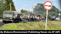 Конвој камиони на руската армија беше уништен од украинската војска во Суџа во областа Курск, Русија, 9 август 2024 година