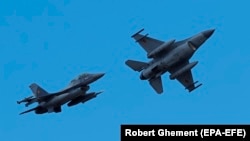 Літаки F16 в Румунії, де розпочав роботу Європейський навчальний центр, в якому передбачене тренування також українських авіаторів. 13 листопада 2023 року