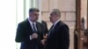 Președintele PSD, Marcel Ciolacu (stânga), urmează să îi transmită liderului PNL, Nicolae Ciucă, că PSD este de acord cu comasarea alegerilor europarlamentare cu cele locale. PSD are însă o serie de condiții.