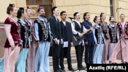 Казан театр училищесының татар бүлегеннән өченче курс студентлары
