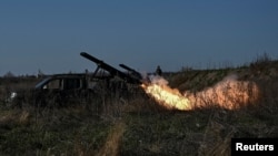 Українські військові ведуть вогонь у Запорізькій області, 7 листопада 2023 року