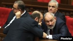 Armenia - Prime Minister Nikol Pashinian shares a word with Foreign Minister Ararat Mirzoyan during a parliament session, December 6, 2023.