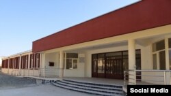 د جوړې شوې ودانۍ یوه څنډه