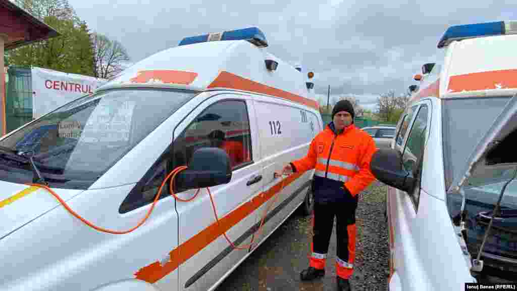 Pentru o temperatură optimă în cabina în care este transportat pacientul, ambulanțele se încălzesc la prize. 