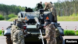 Илустрација - Архивска фотографија од обука на украински војници во Германија