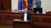 Премиерот Димитар Ковачевски на собраниска говорница, зад него претседателот на Собранието, Талат Џафери.