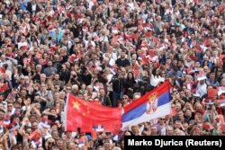 Xi Jinping a fost întâmpinat în Serbia cu o paradă militară și o mulțime entuziastă.