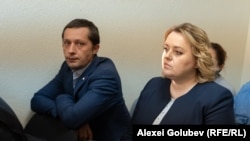 Павел Гырляну с женой Ириной Лозован на одном из заседаний суда Буюкан.