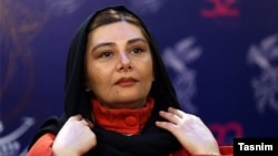 این بازیگر سینما خطاب به جمهوری اسلامی گفته است: «بیزارم از نام‌تون، چهره کریه تاریخی‌تون»