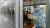 Новое расследование показывает, что китайские компании поставляют российским компаниям минералы, которые имеют критически важное значение для производства микрочипов и другой продукции, используемой при производстве оружия 