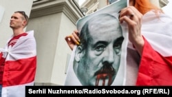 Під час акції «Досить спонсорувати державний тероризм Олександра Лукашенка!» біля будівлі Міністерства закордонних справ України. Київ, 28 травня 2021 року 