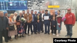 Етнічні казахи з Китаю в аеропорту Алмати, фото ілюстративне