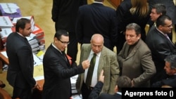 Dan Voiculescu a fost și parlamentar și este, în continuare, conectat cu clasa politică. 